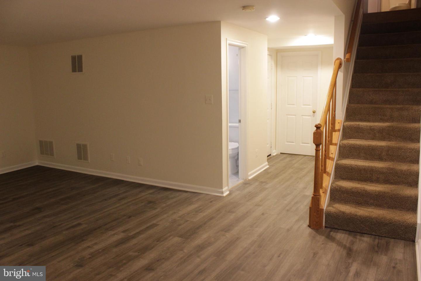 9685 Woodhenge Ct Property Photo 21