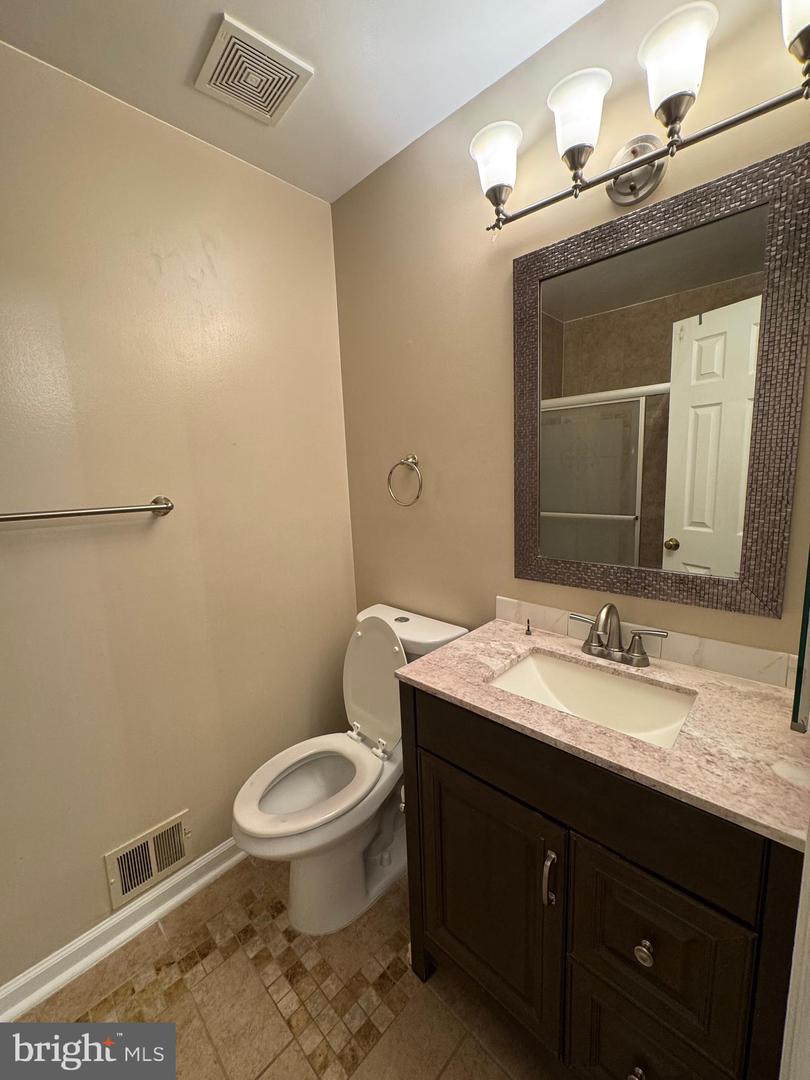 9685 Woodhenge Ct Property Photo 24