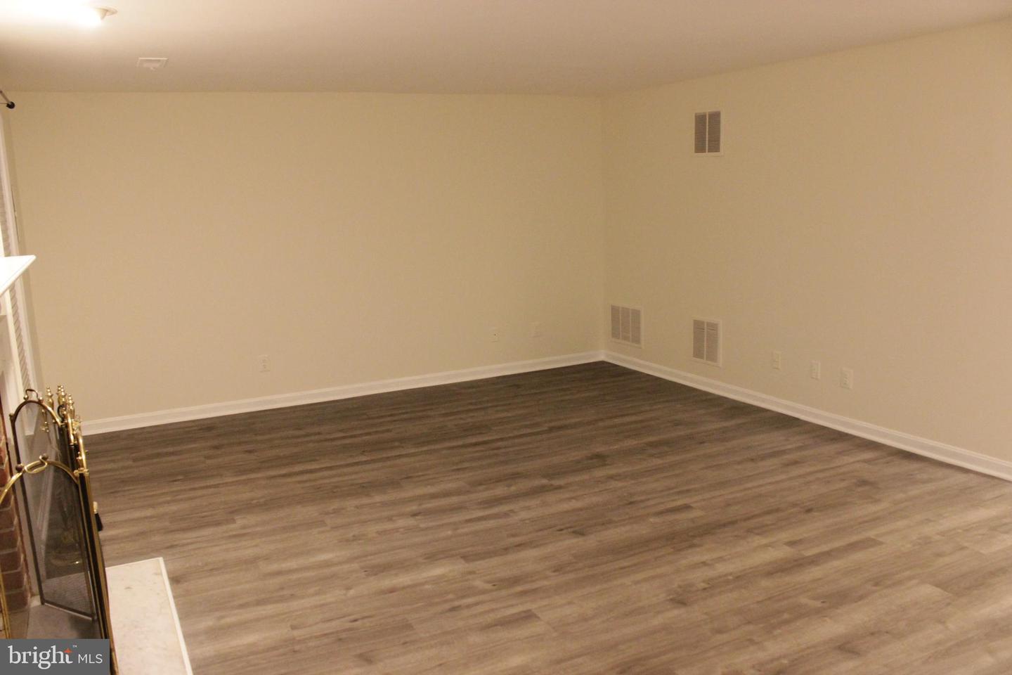 9685 Woodhenge Ct Property Photo 27