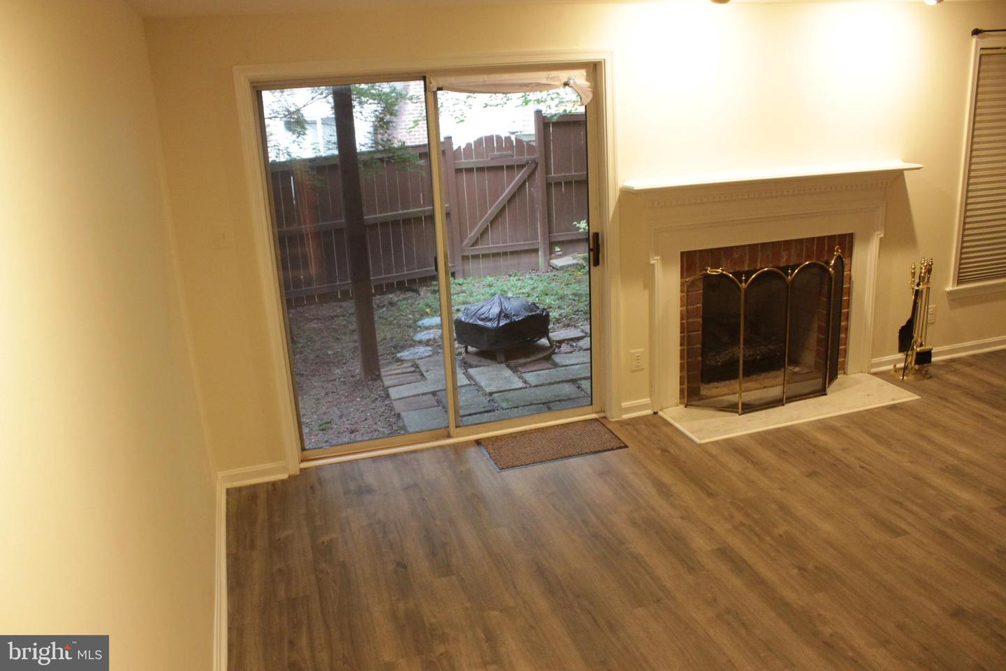 9685 Woodhenge Ct Property Photo 29