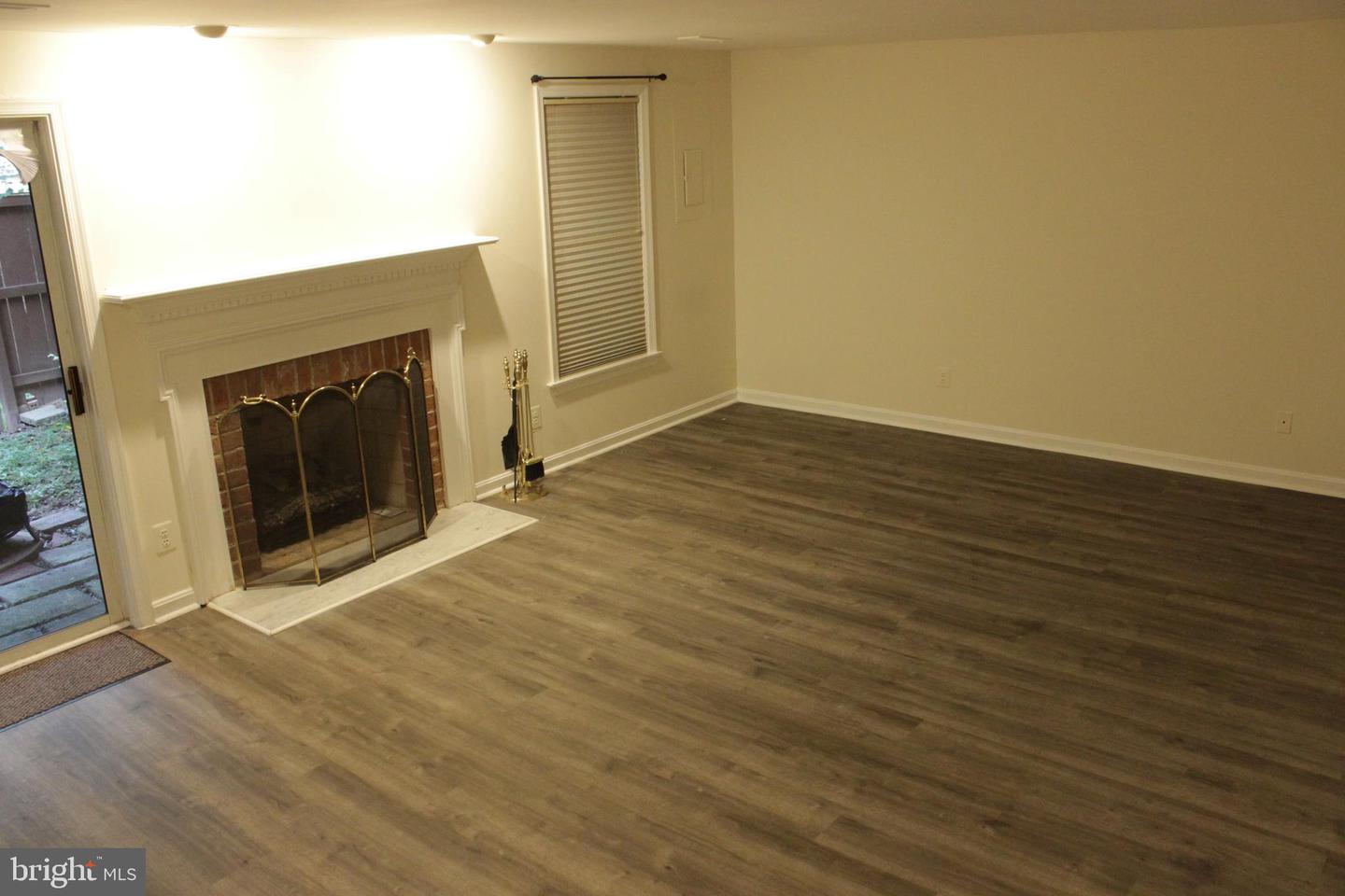 9685 Woodhenge Ct Property Photo 30