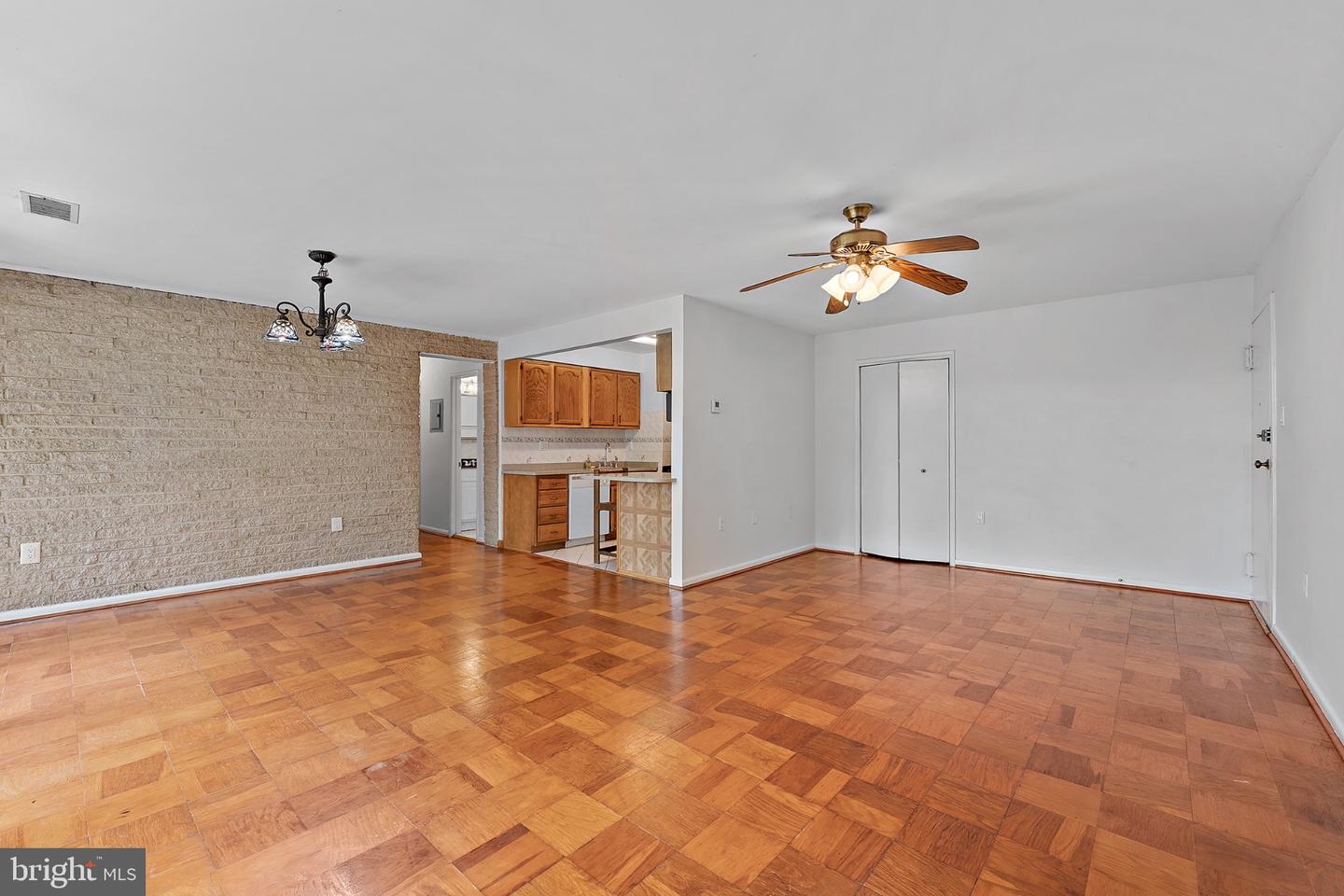 4420 Briarwood Ct N #25 Property Photo 3