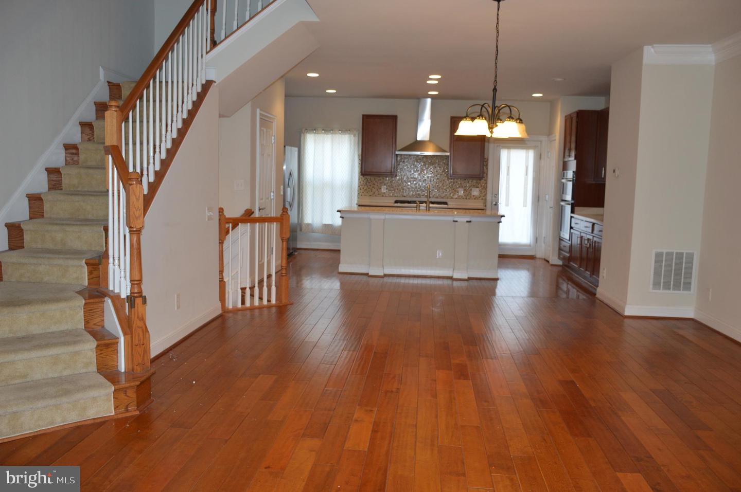 3059 Waterloo Ln Property Photo 2