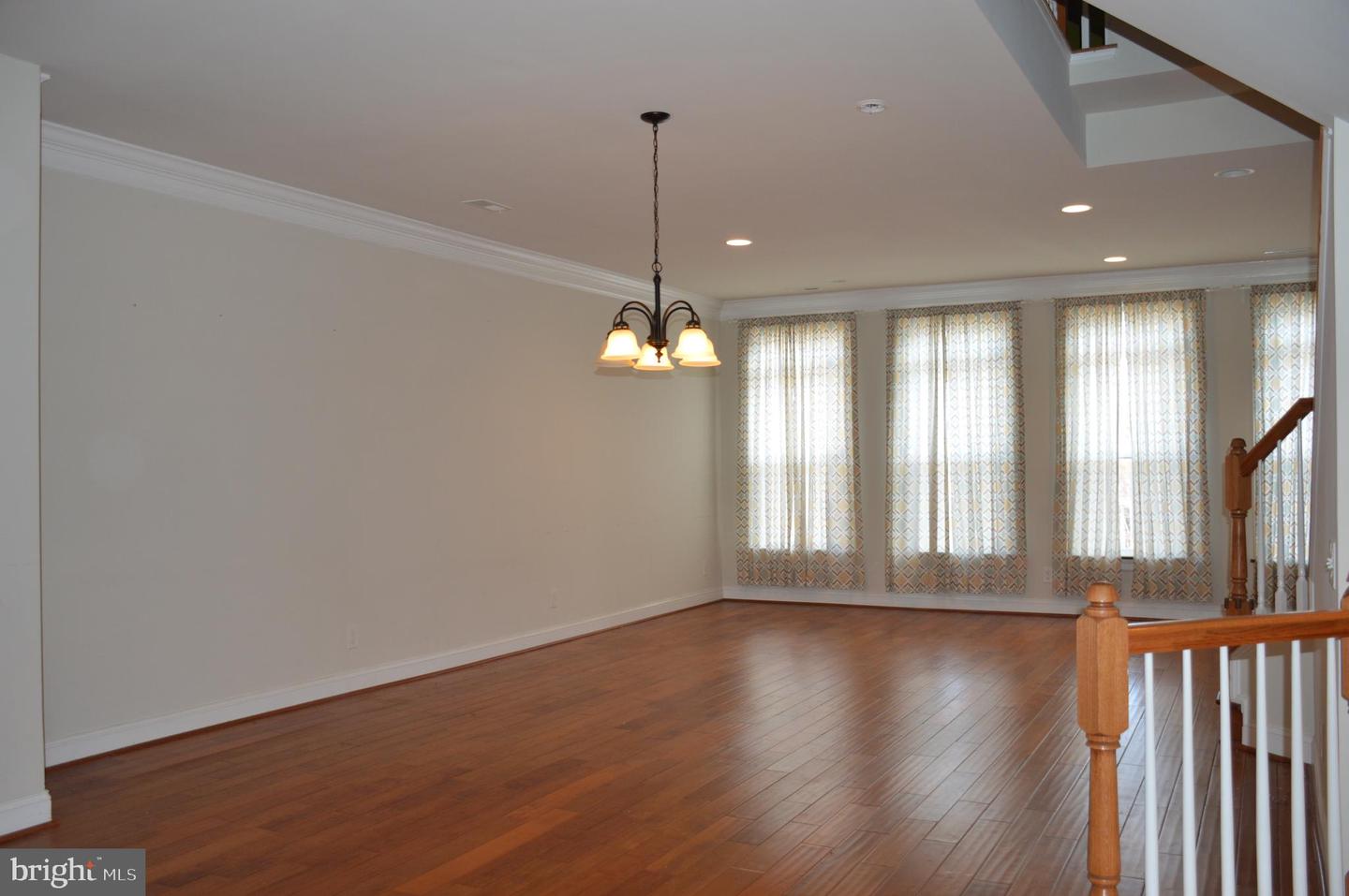 3059 Waterloo Ln Property Photo 5