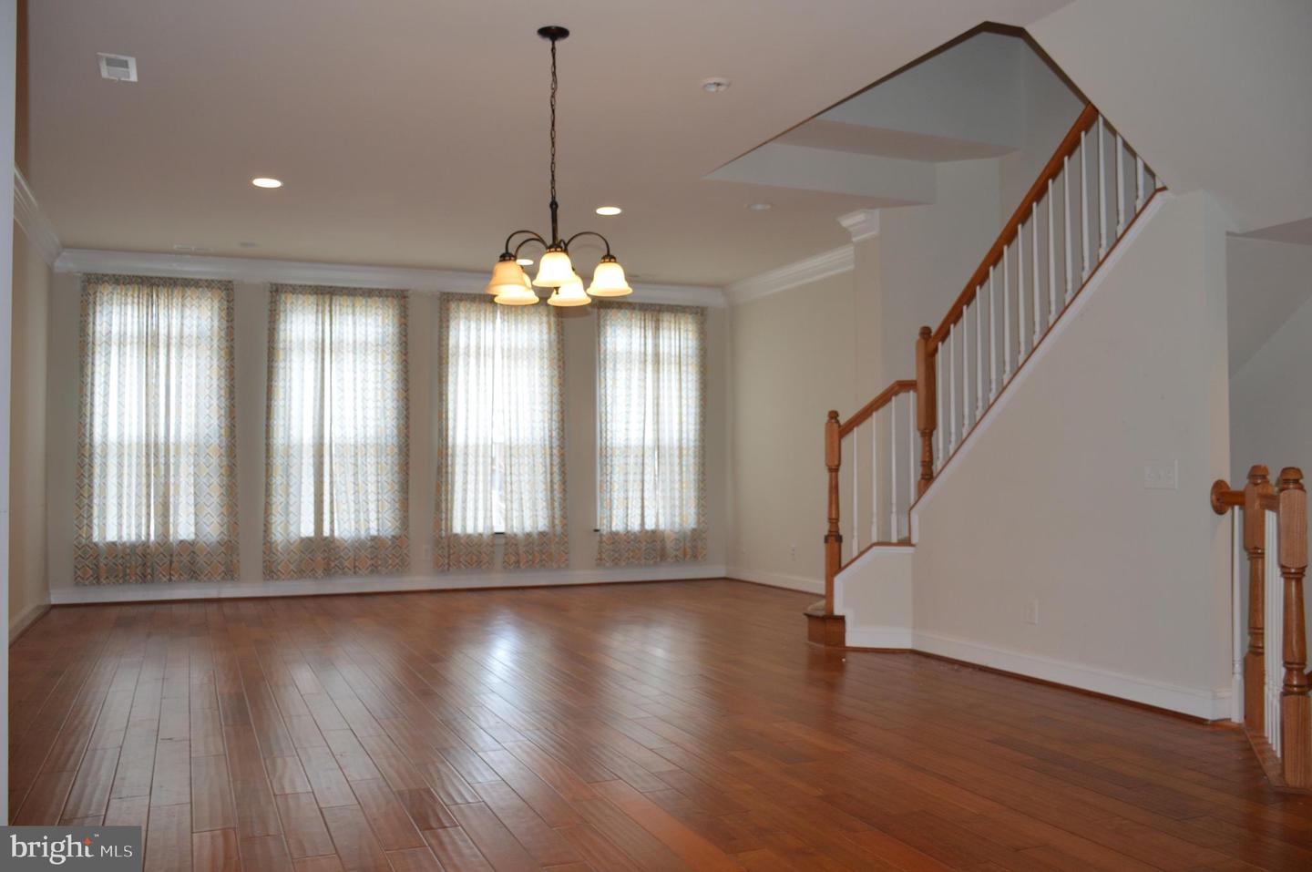 3059 Waterloo Ln Property Photo 6