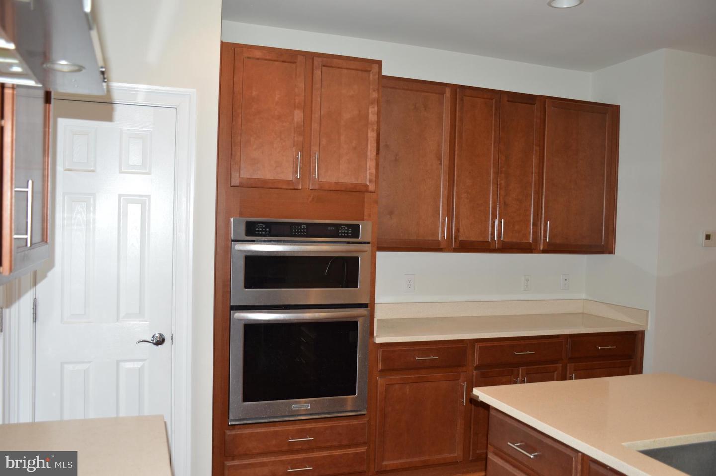 3059 Waterloo Ln Property Photo 9
