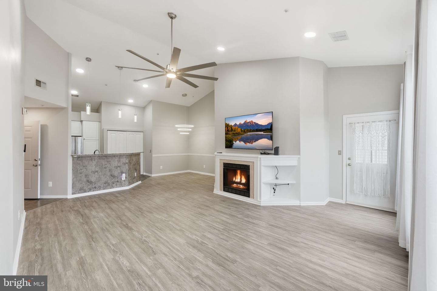 7710 Haynes Point Way #l Property Photo 8
