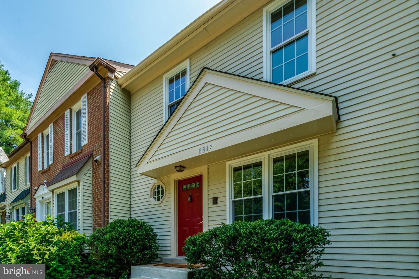 8847 Winding Hollow Way Property Photo 3