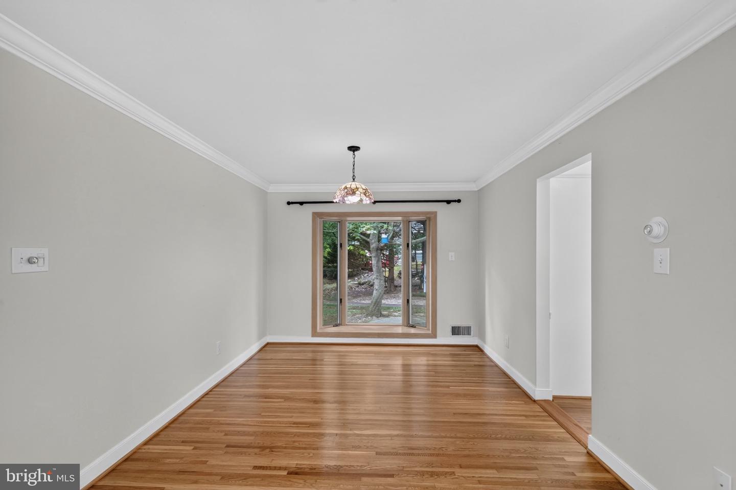 5624 Queensberry Ave Property Photo 12