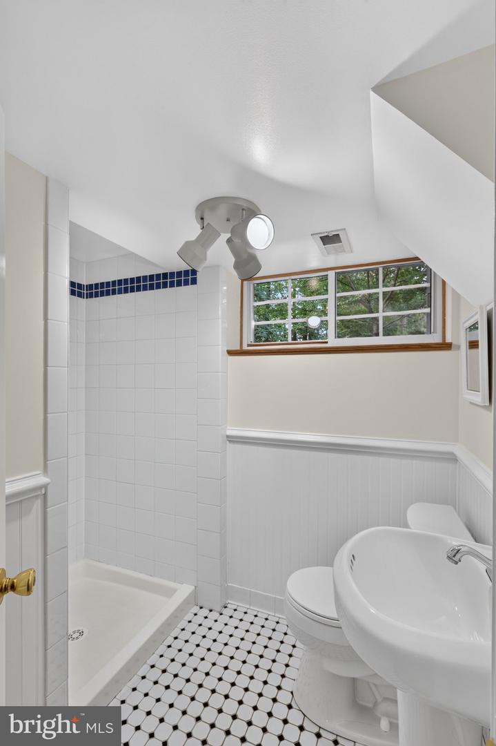 5624 Queensberry Ave Property Photo 34