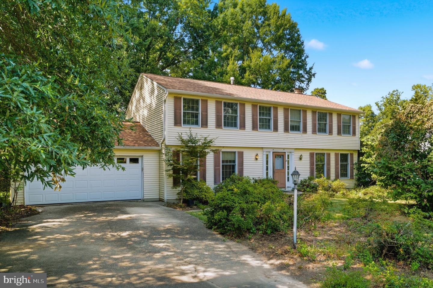 9812 Summerday Dr Property Photo 1