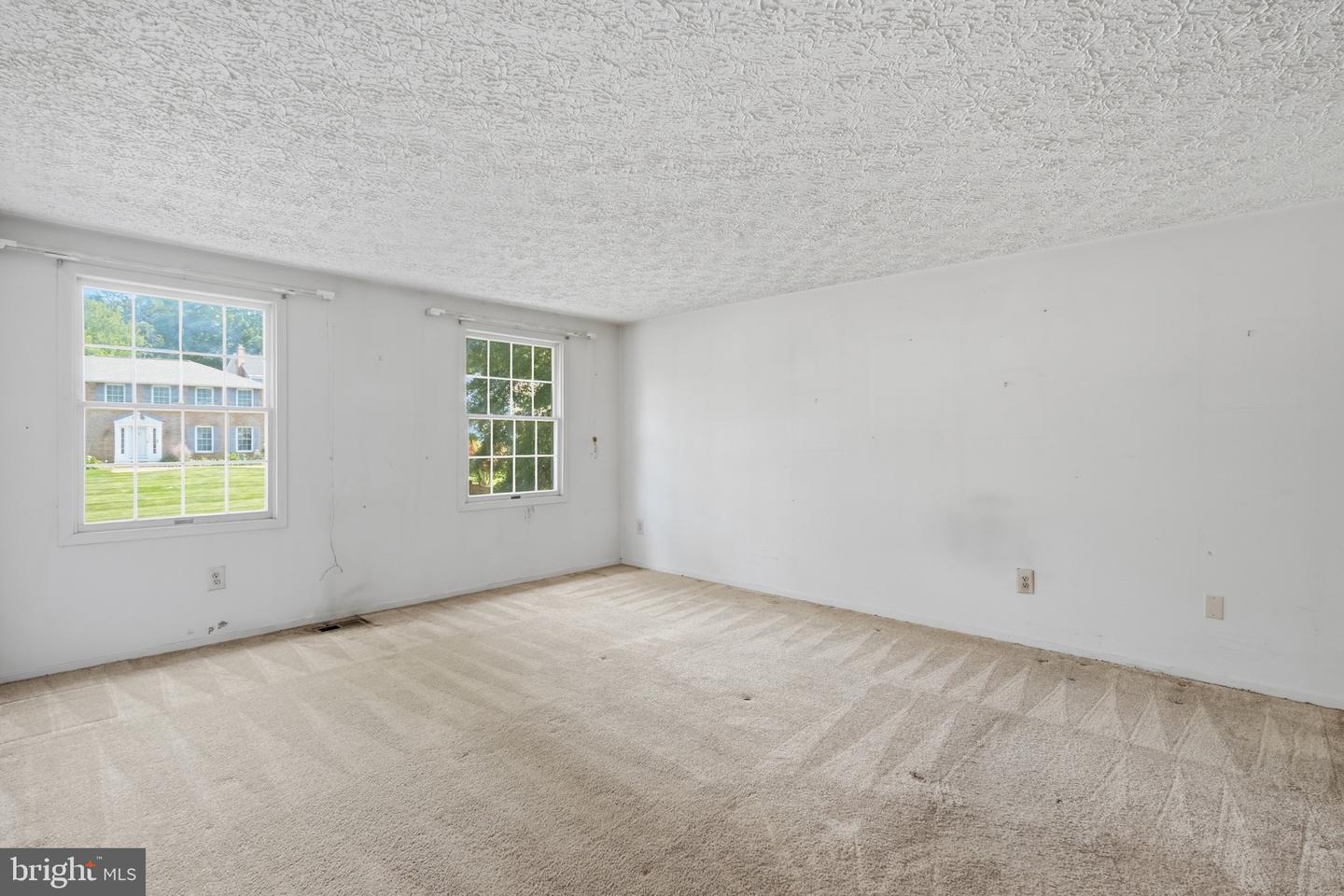 9812 Summerday Dr Property Photo 17