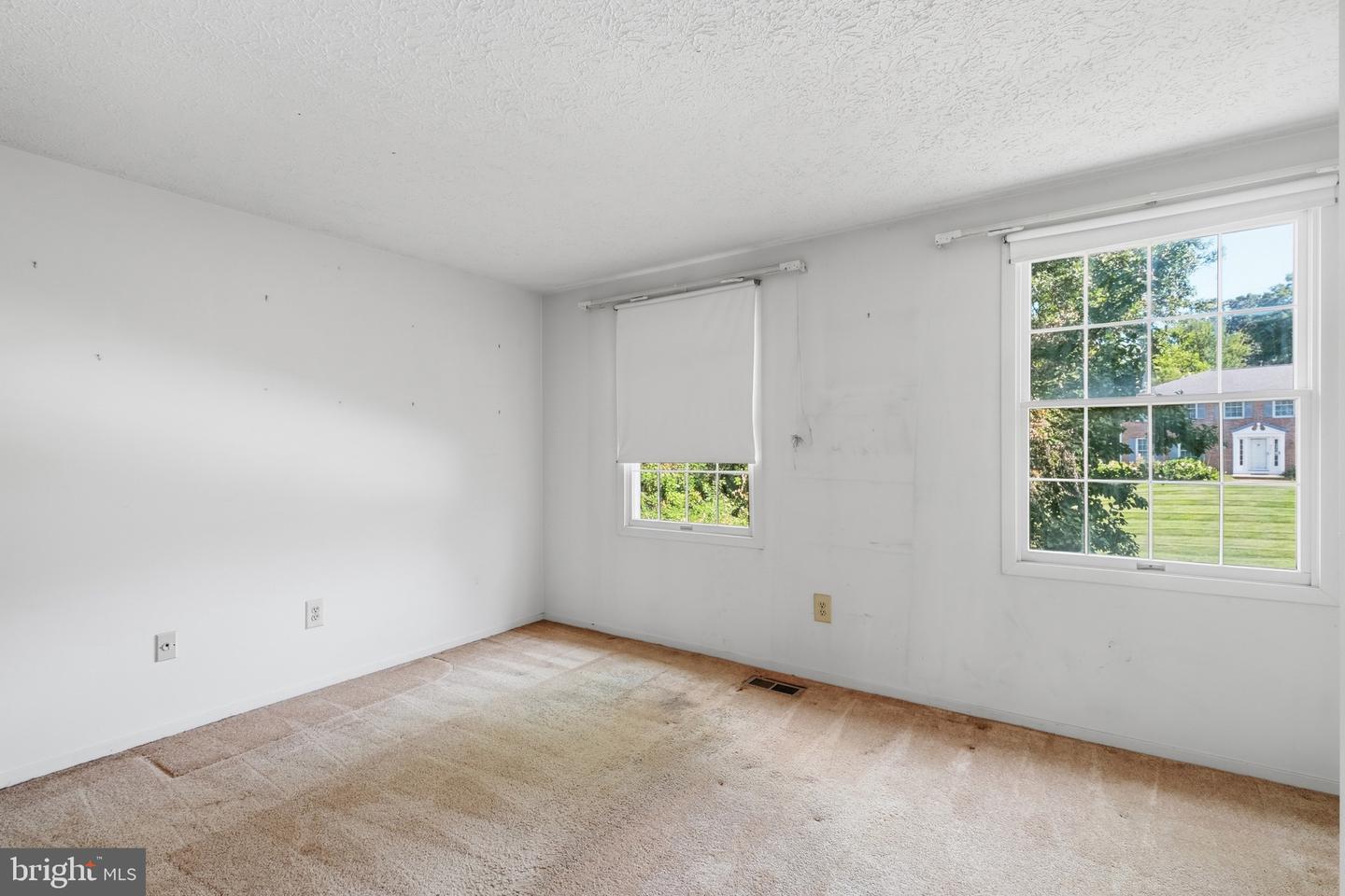 9812 Summerday Dr Property Photo 24