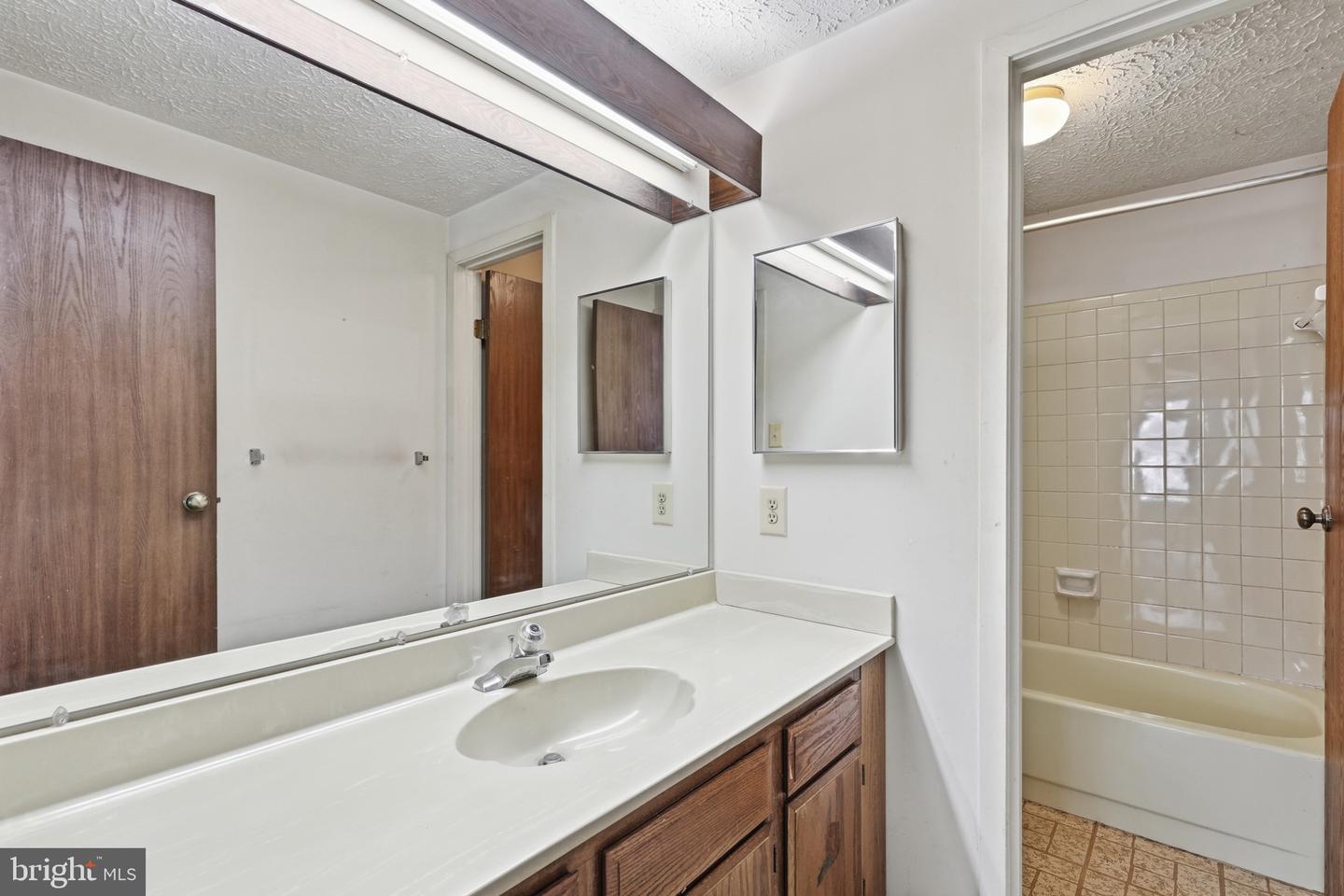 9812 Summerday Dr Property Photo 26