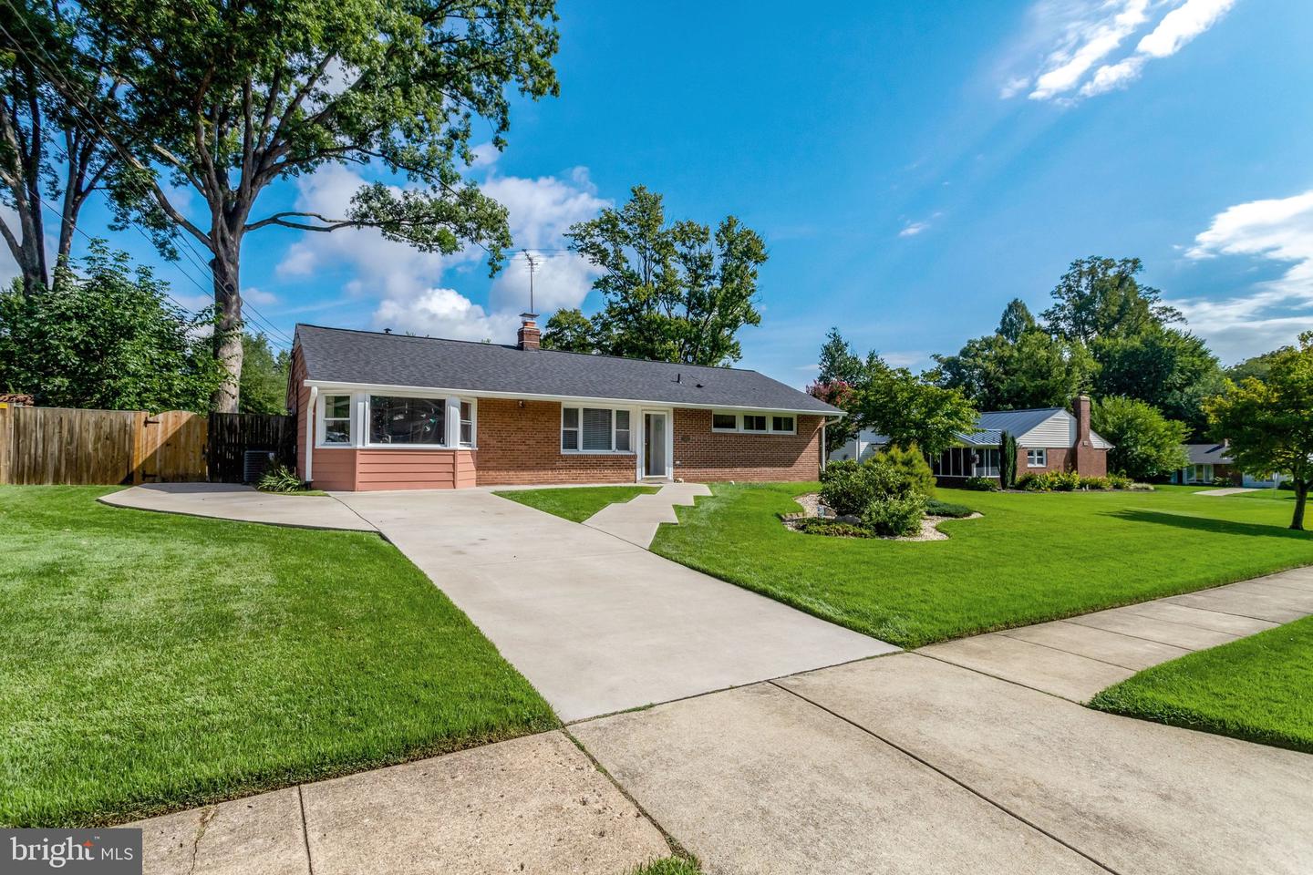 7402 Elgar St Property Photo 1