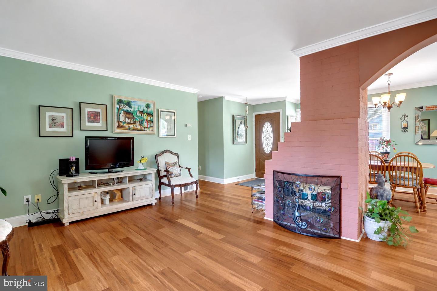 7402 Elgar St Property Photo 3