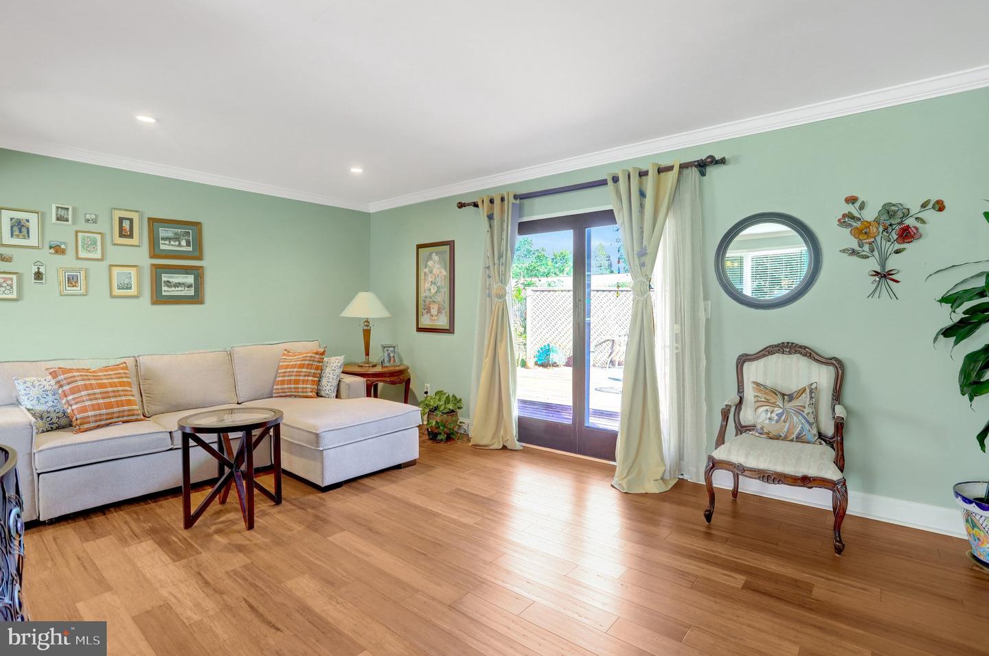 7402 Elgar St Property Photo 4