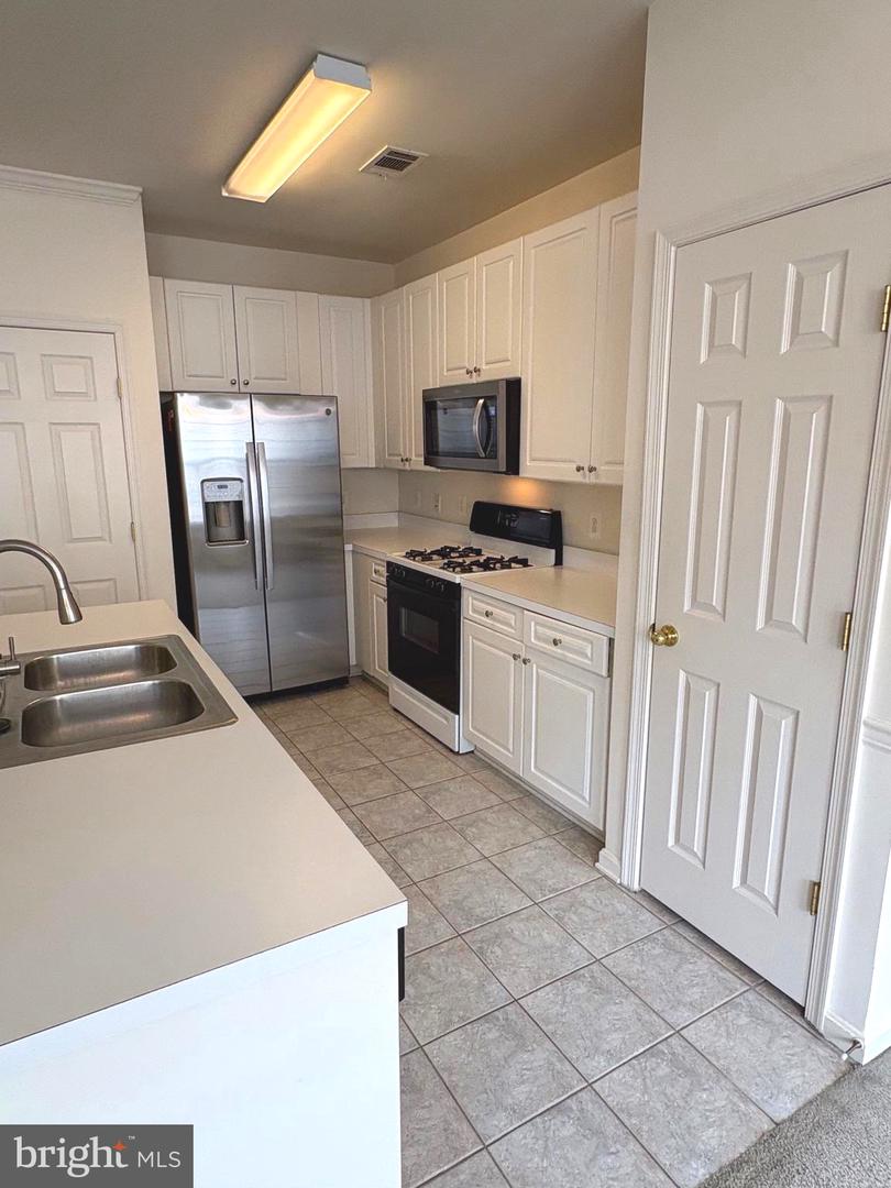 2664 Manhattan Pl #305 Property Photo 11