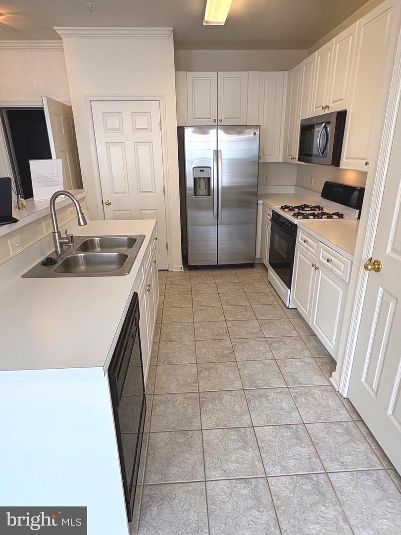 2664 Manhattan Pl #305 Property Photo 12