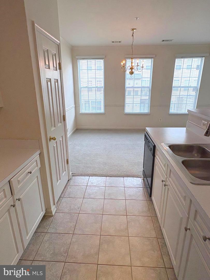 2664 Manhattan Pl #305 Property Photo 13