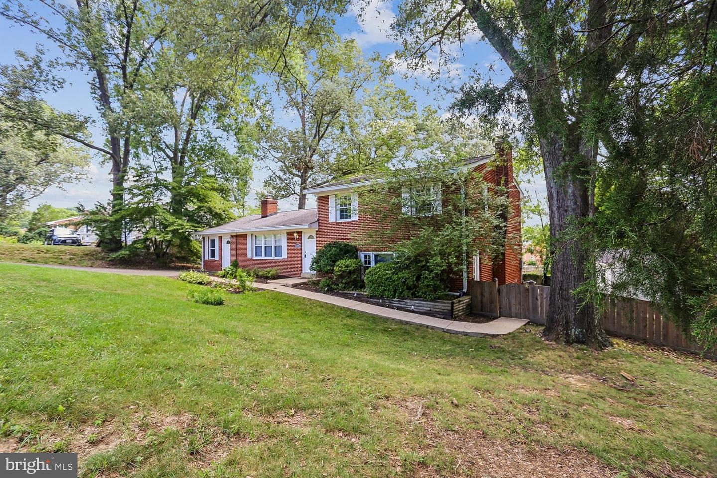 8317 Accotink Rd Property Photo 3