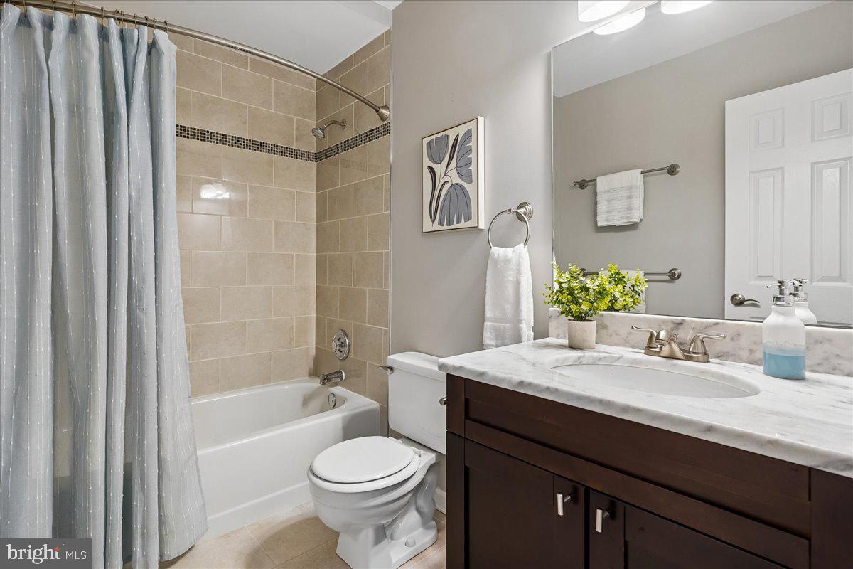 8562 Springfield Oaks Dr Property Photo 18