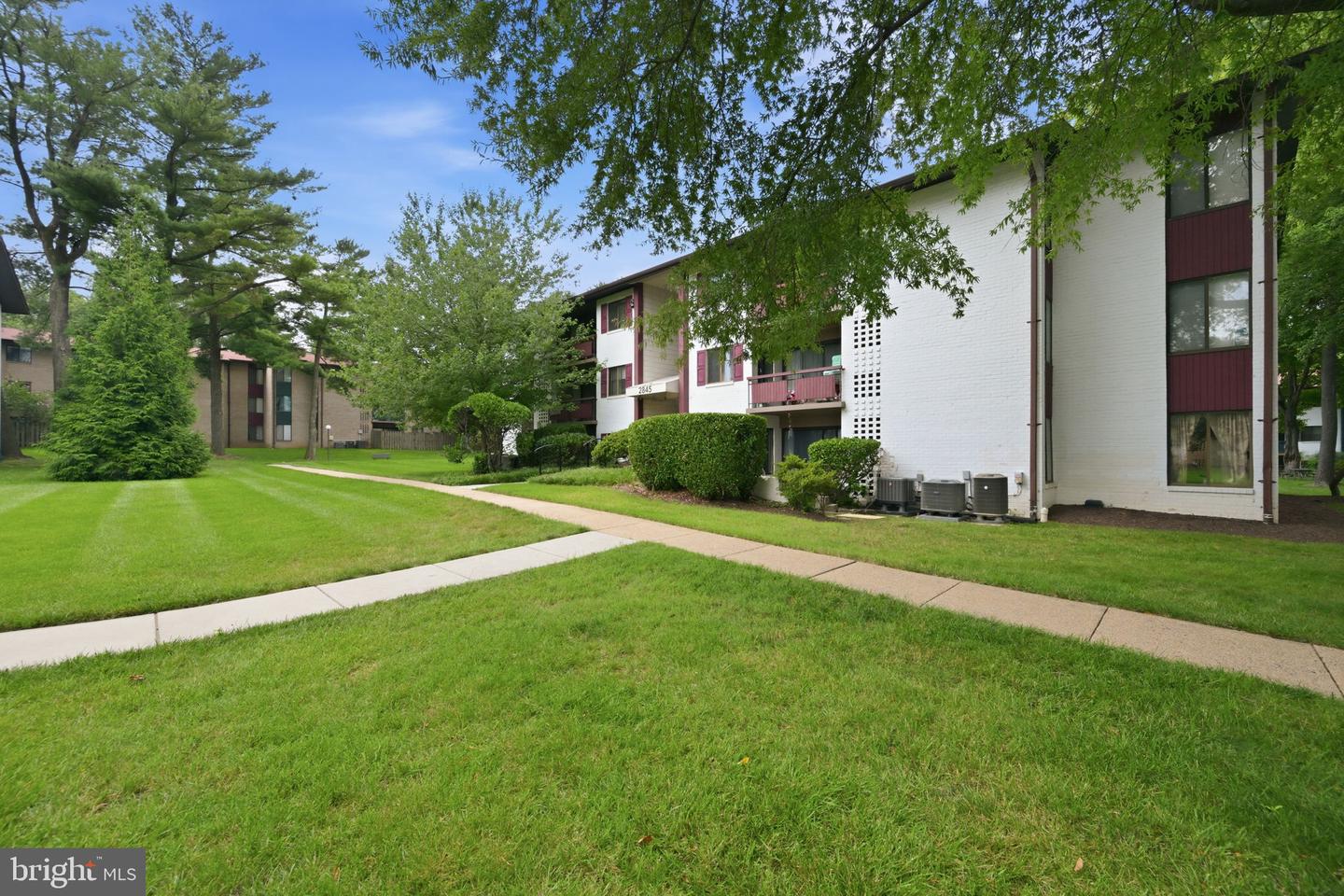 2845 Windsor Dr #103 Property Photo 2