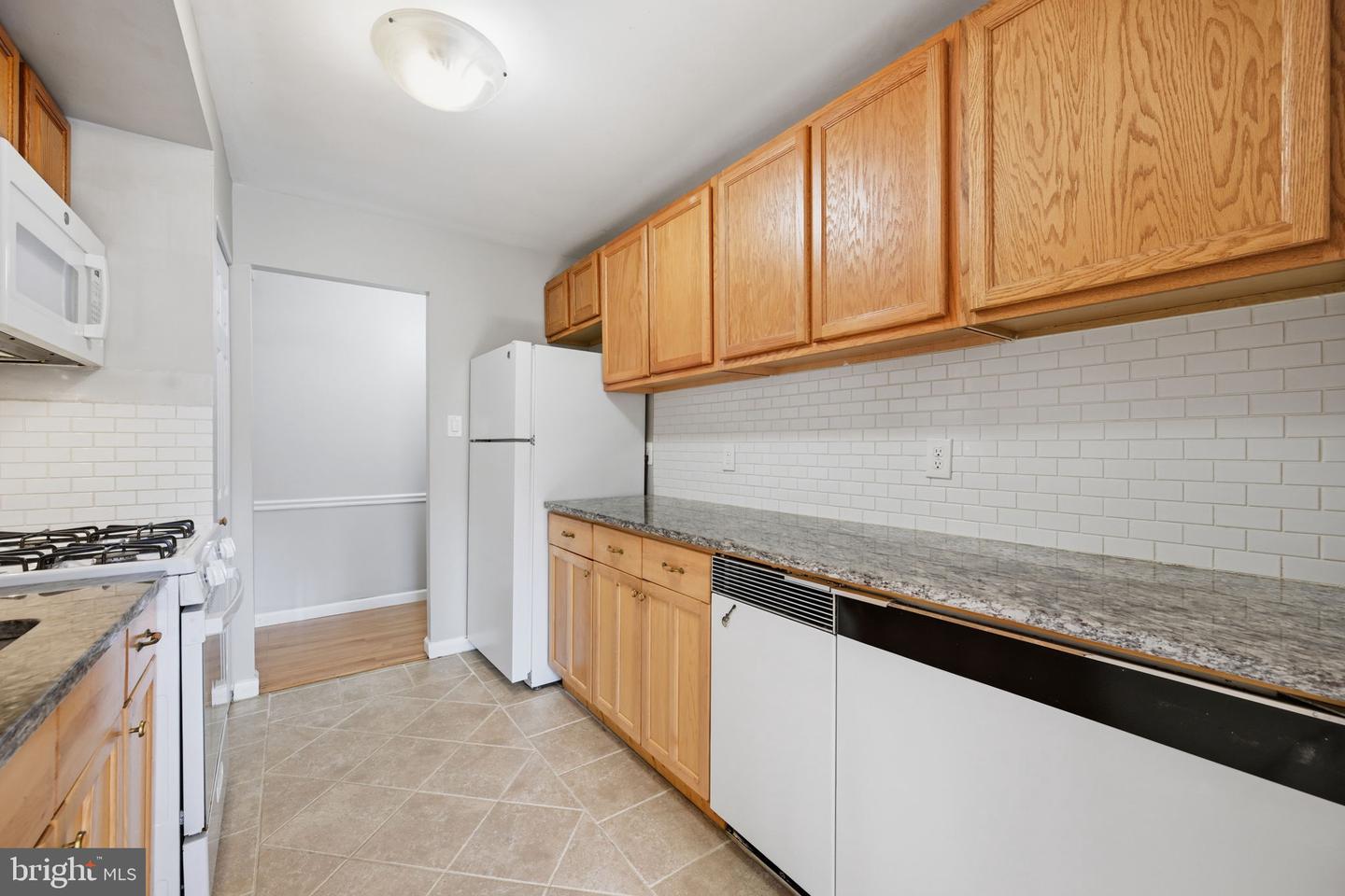 2845 Windsor Dr #103 Property Photo 4