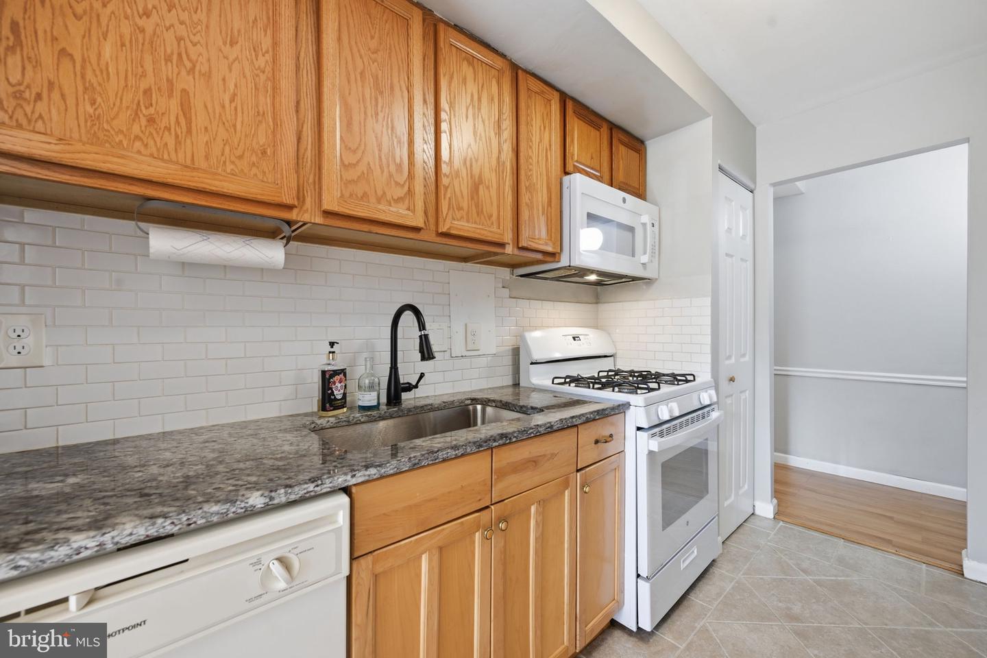 2845 Windsor Dr #103 Property Photo 5