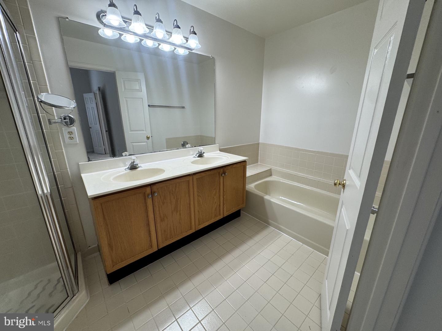 7261 Olde Lantern Way Property Photo 5
