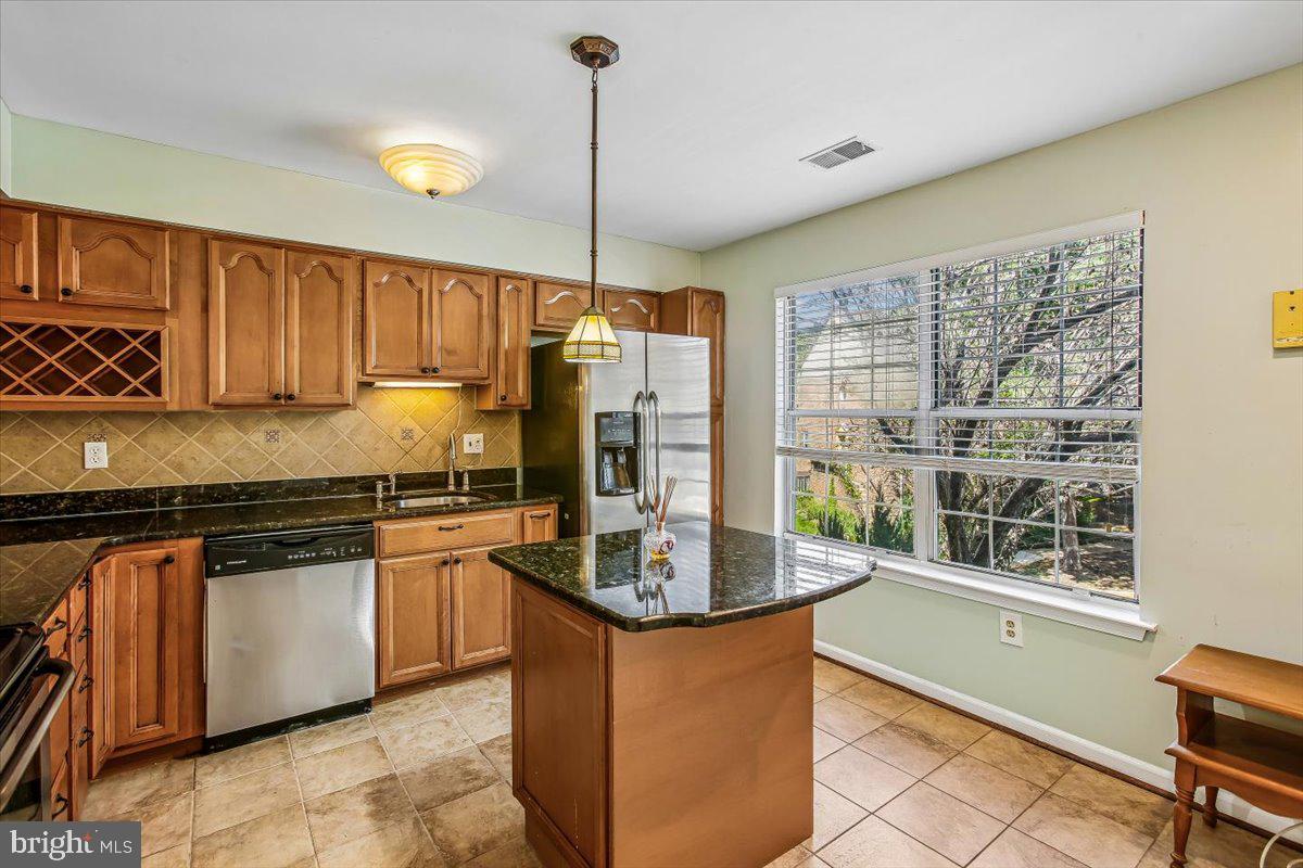 6039 Heatherwood Dr Property Photo 4