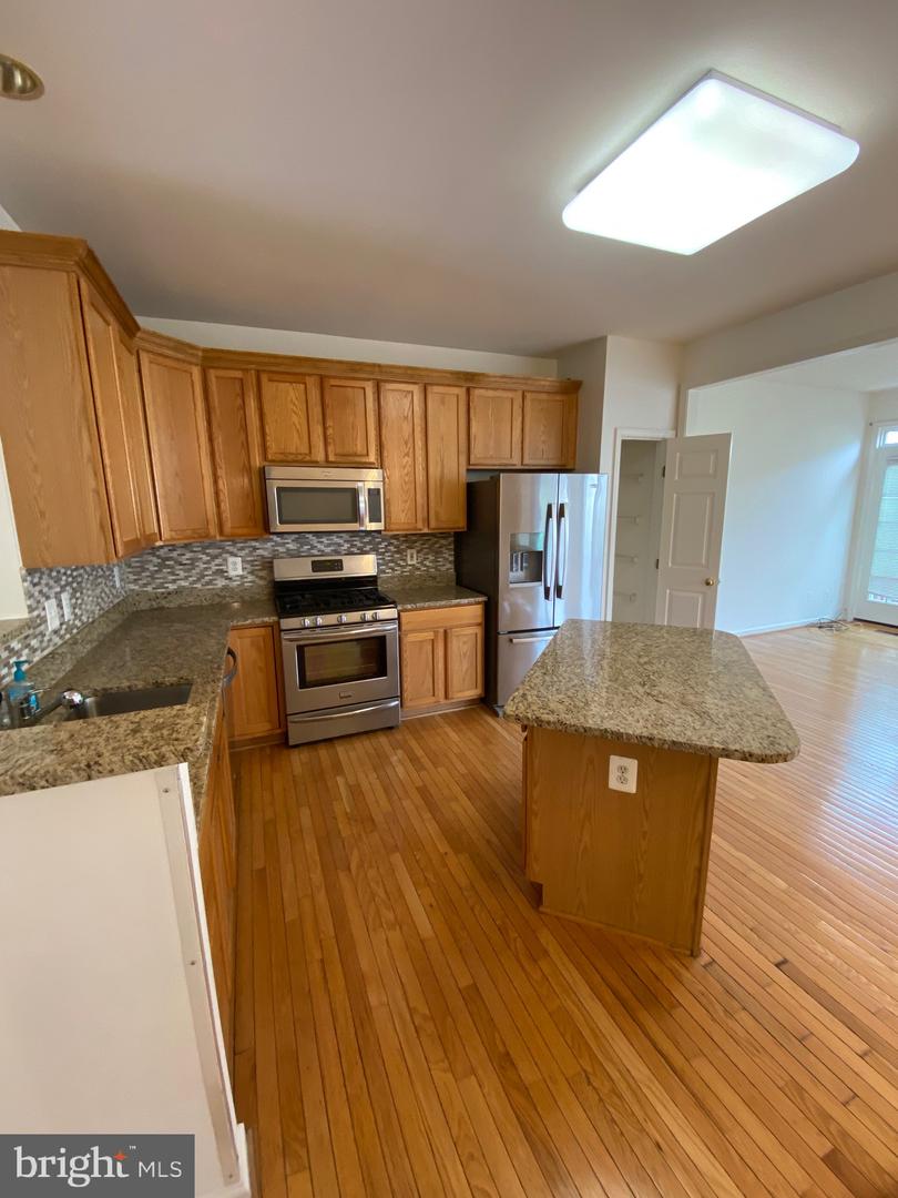2560 Belcroft Pl Property Photo 2