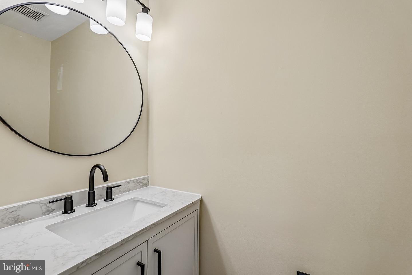 6777 Jenny Leigh Ct Property Photo 5
