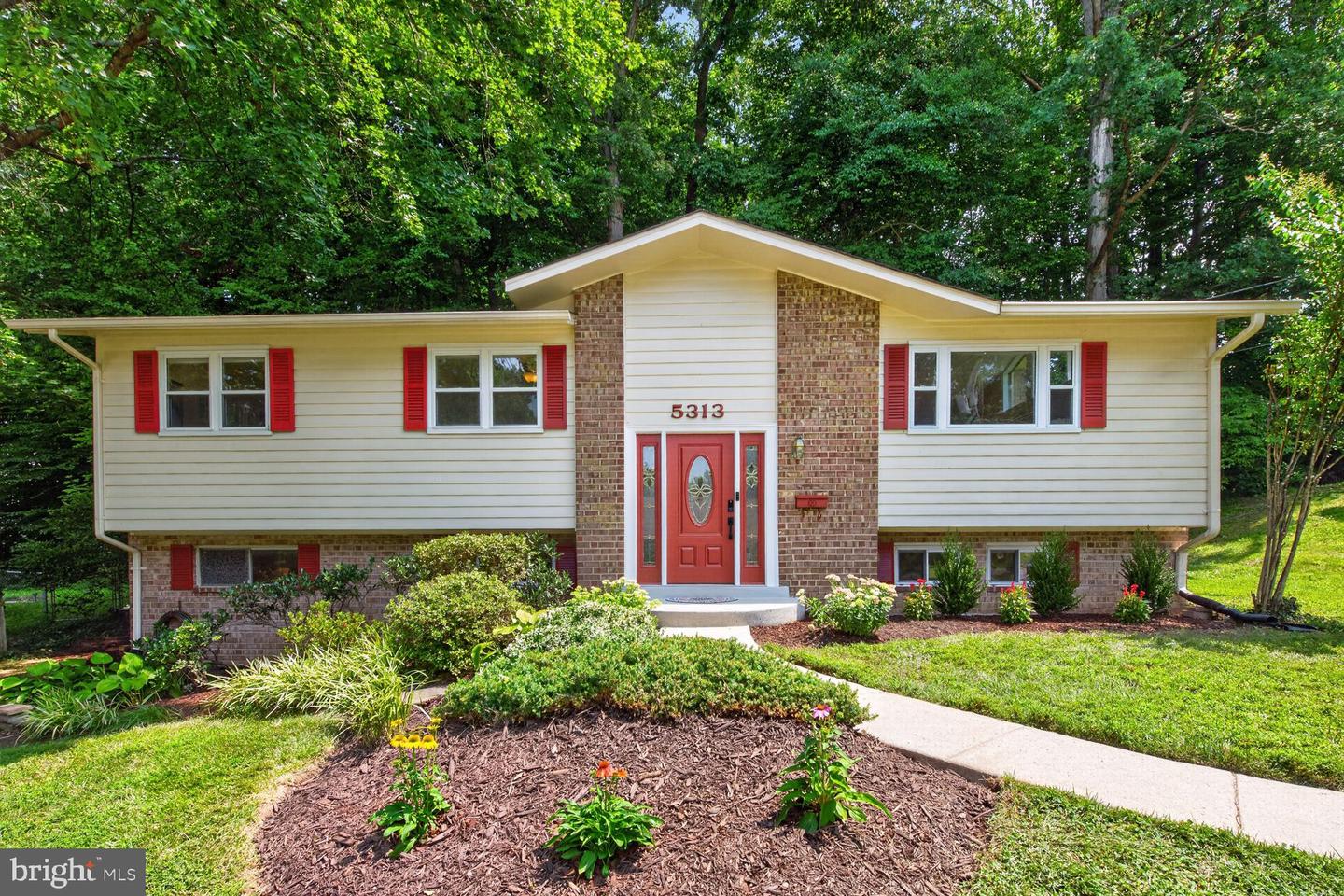 5313 Weymouth Dr Property Photo 1