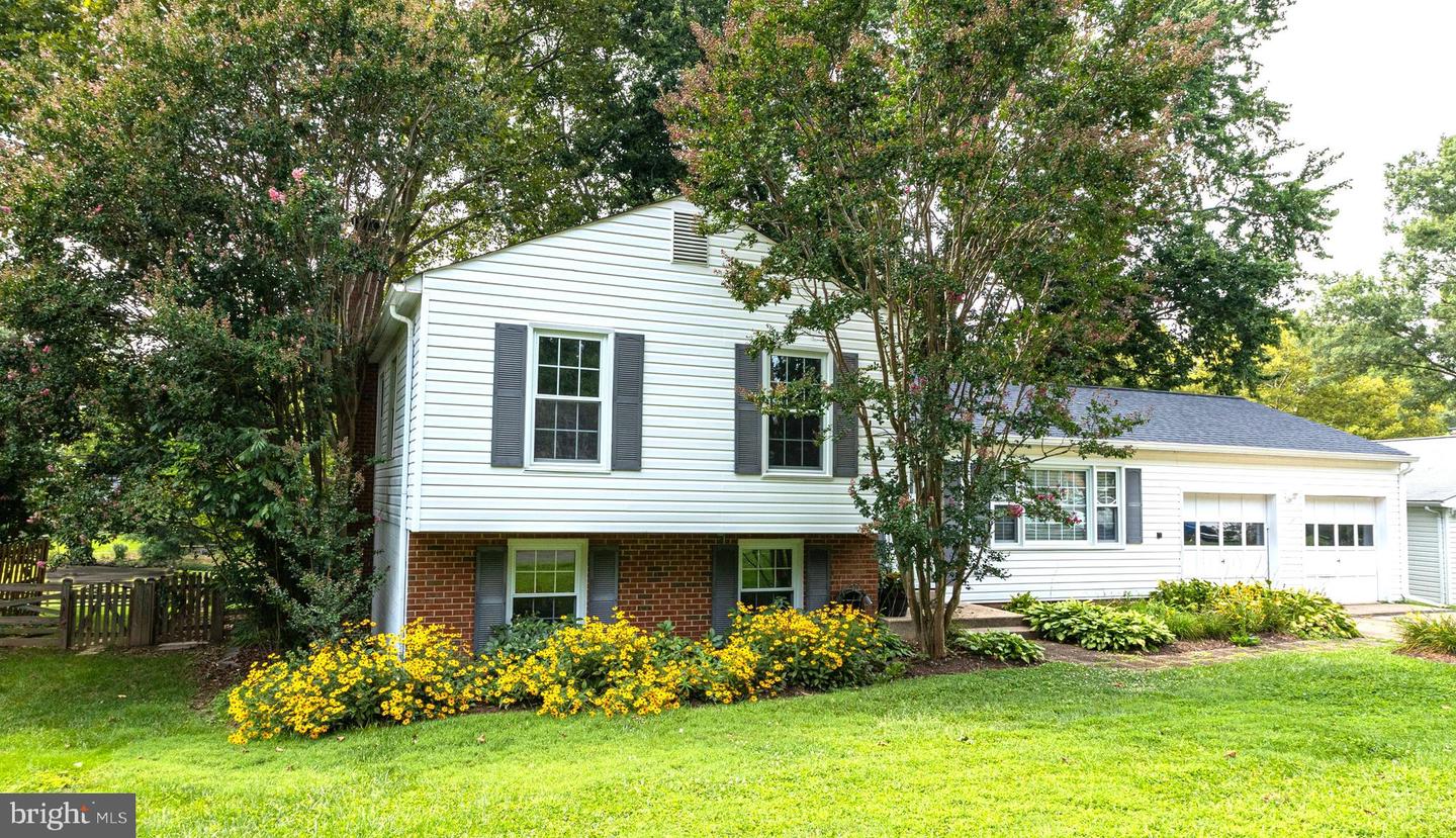 5414 Rumsford Ln Property Photo 2