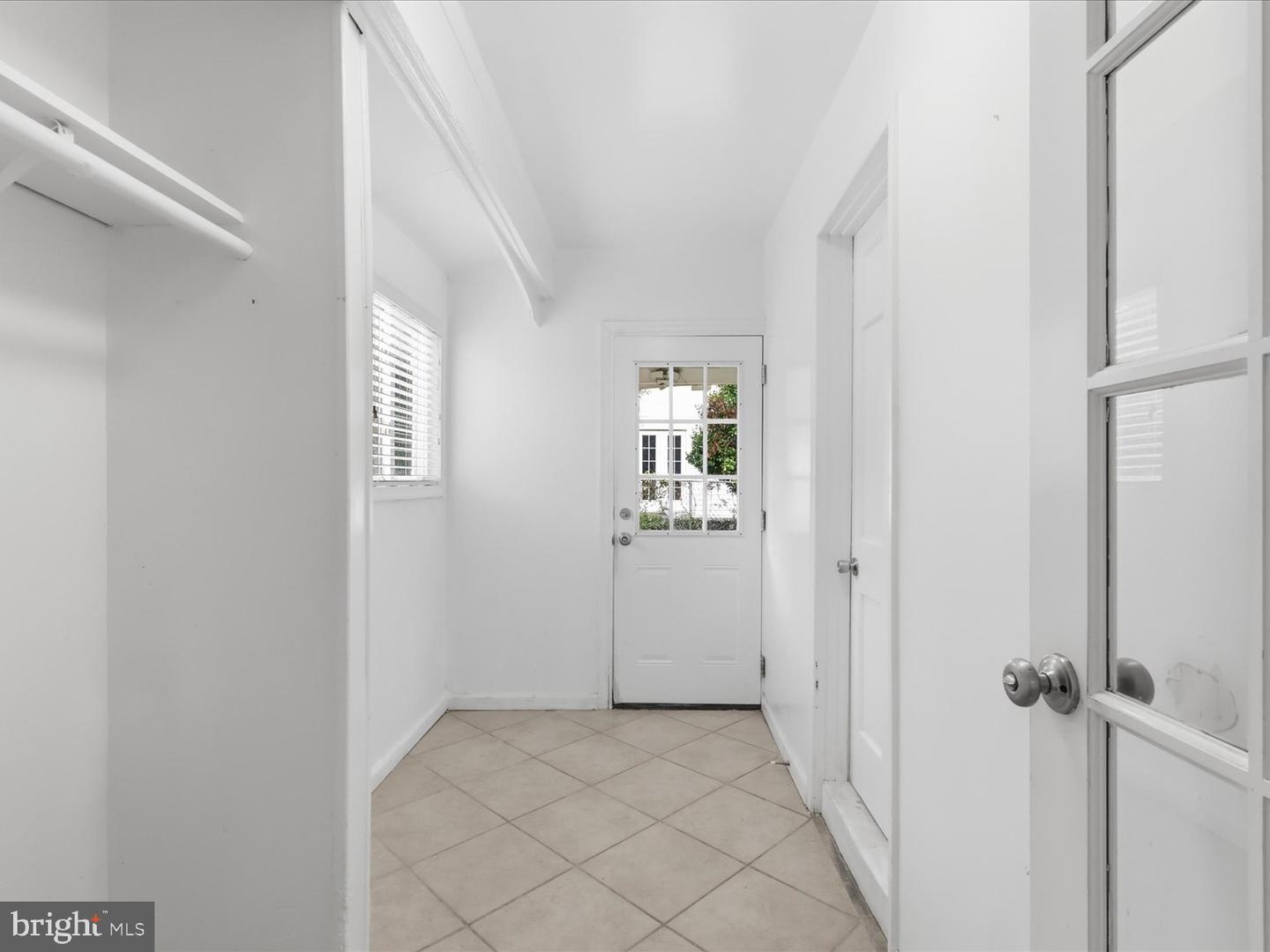6818 Rolling Rd Property Photo 10