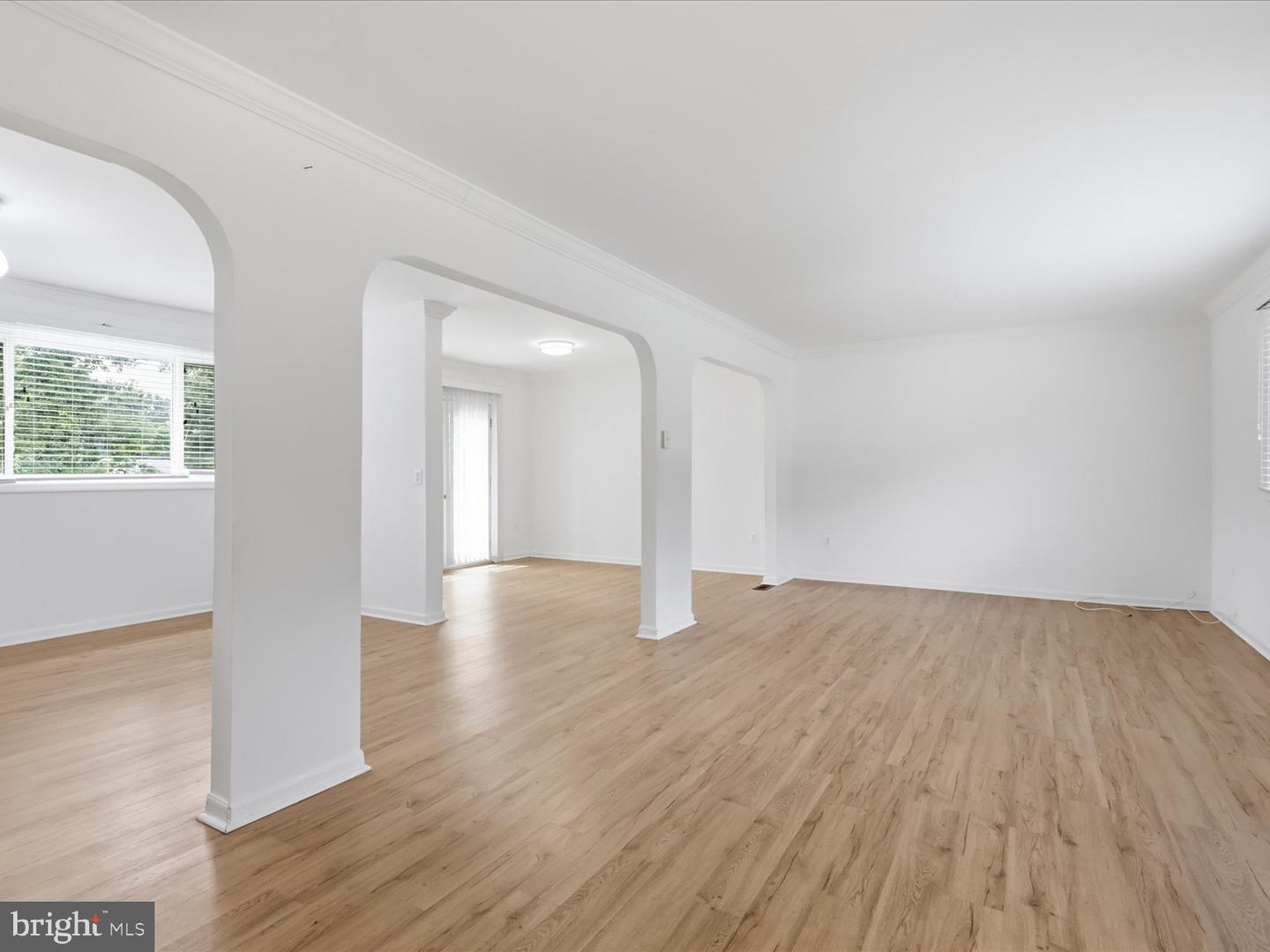 6818 Rolling Rd Property Photo 11