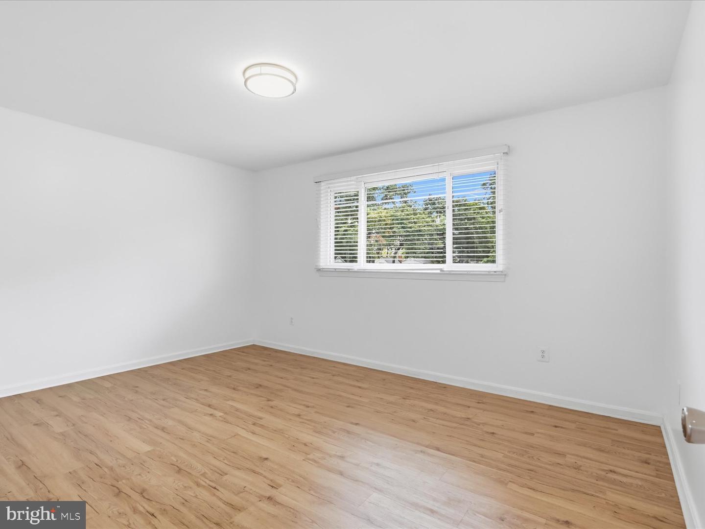 6818 Rolling Rd Property Photo 15