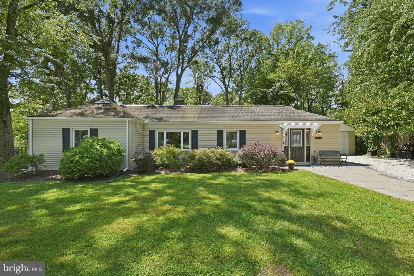 7712 Frances Dr Property Photo 1
