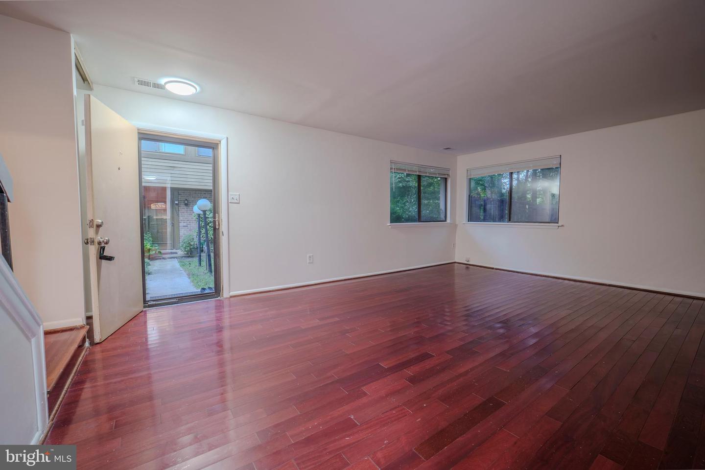 10699 Spring Oak Ct Property Photo 4
