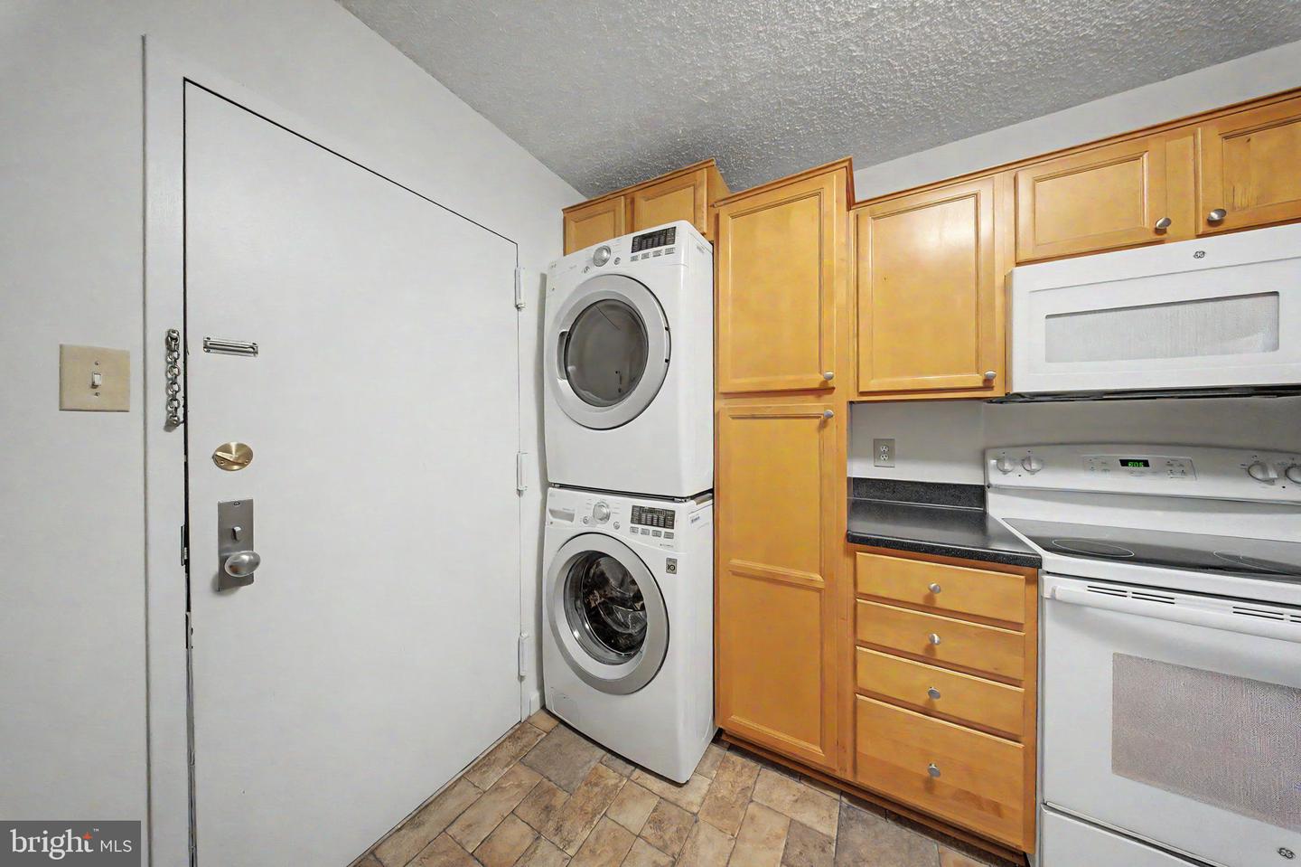 1800 Old Meadow Rd #920 Property Photo 5