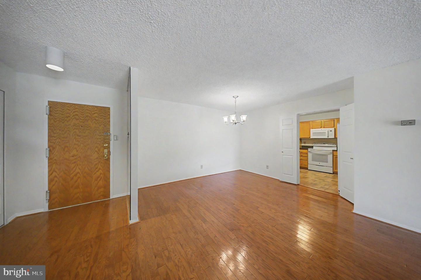 1800 Old Meadow Rd #920 Property Photo 6