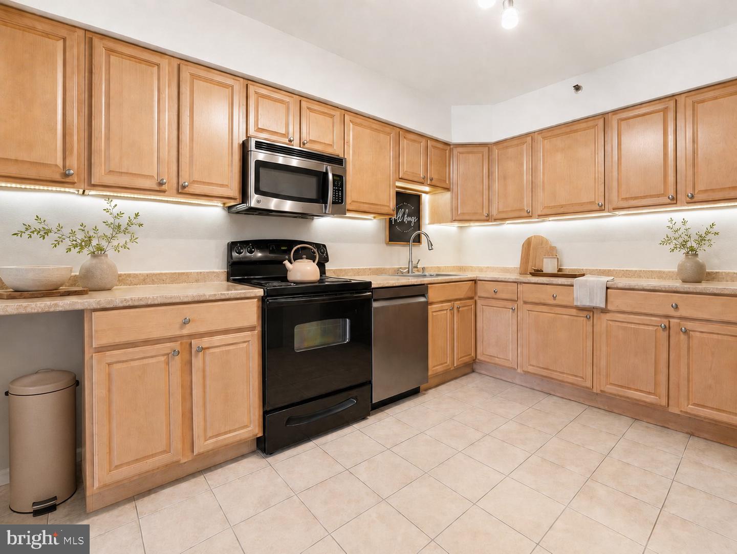 3713 S George Mason Dr #810 Property Photo 5