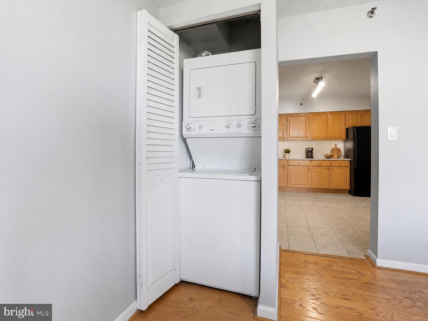 3713 S George Mason Dr #810 Property Photo 7