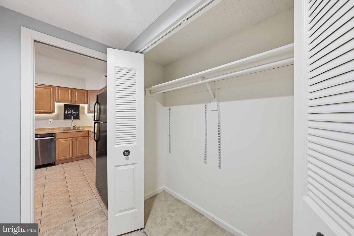 3713 S George Mason Dr #810 Property Photo 8