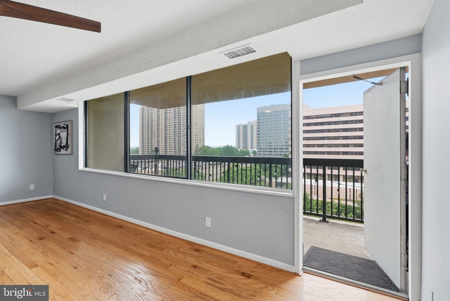 3713 S George Mason Dr #810 Property Photo 10