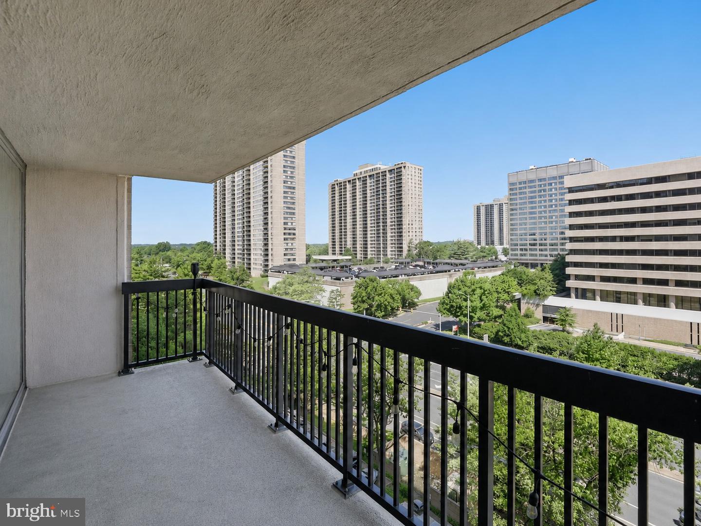 3713 S George Mason Dr #810 Property Photo 11