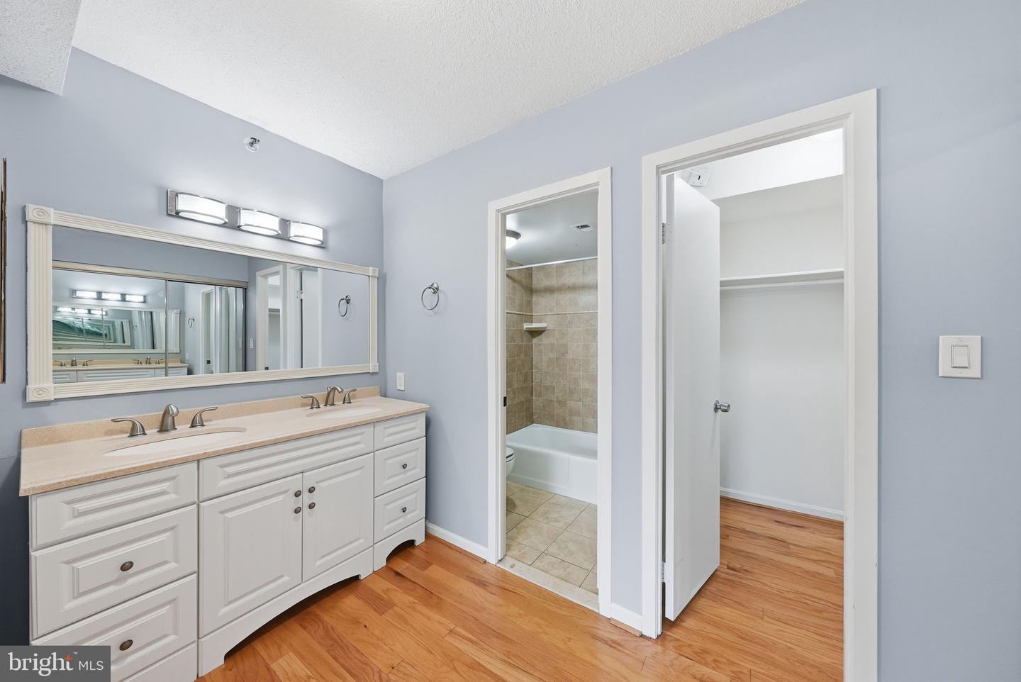 3713 S George Mason Dr #810 Property Photo 16
