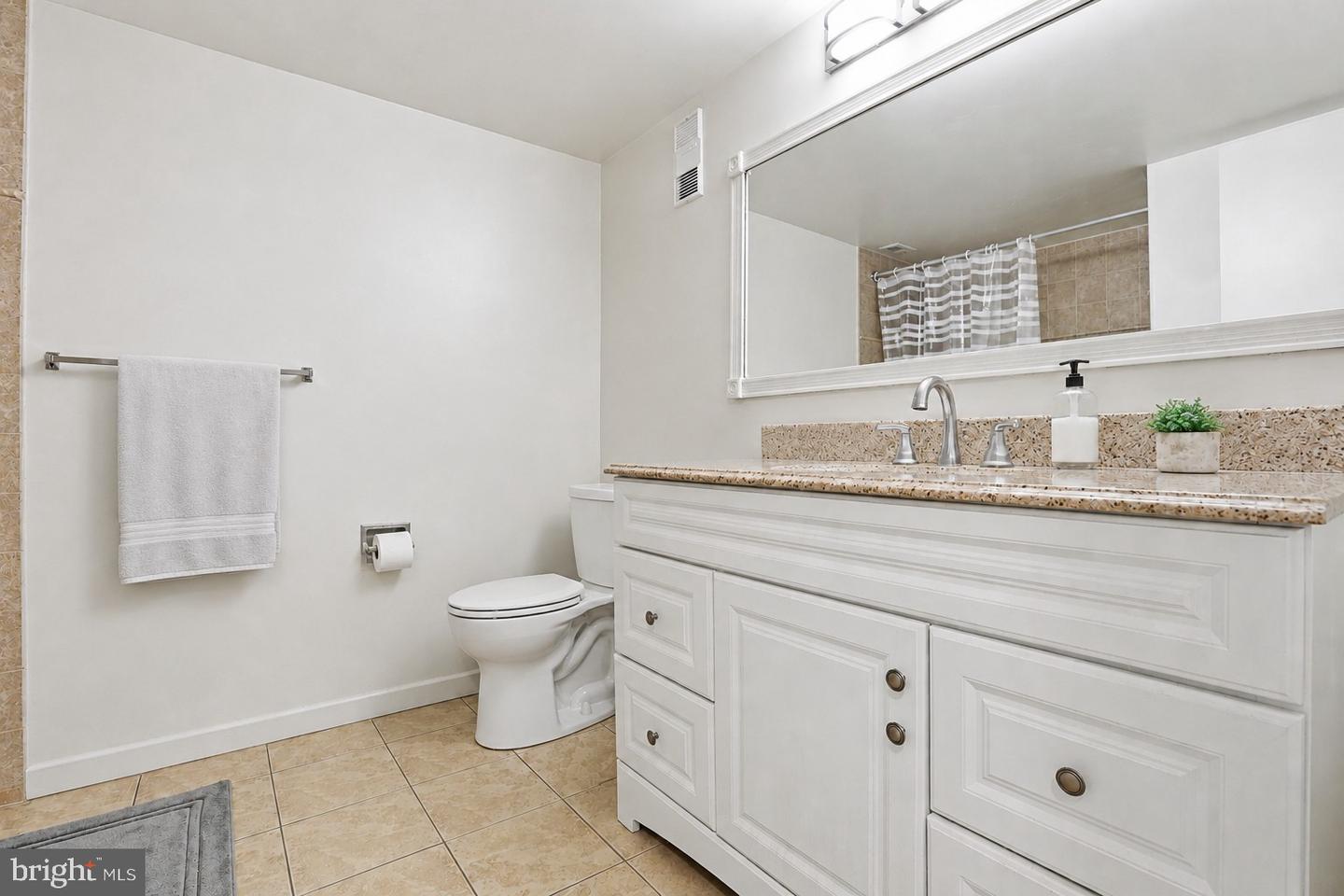 3713 S George Mason Dr #810 Property Photo 21