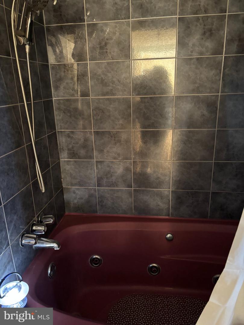 4410 Briarwood Ct N #13 Property Photo 6